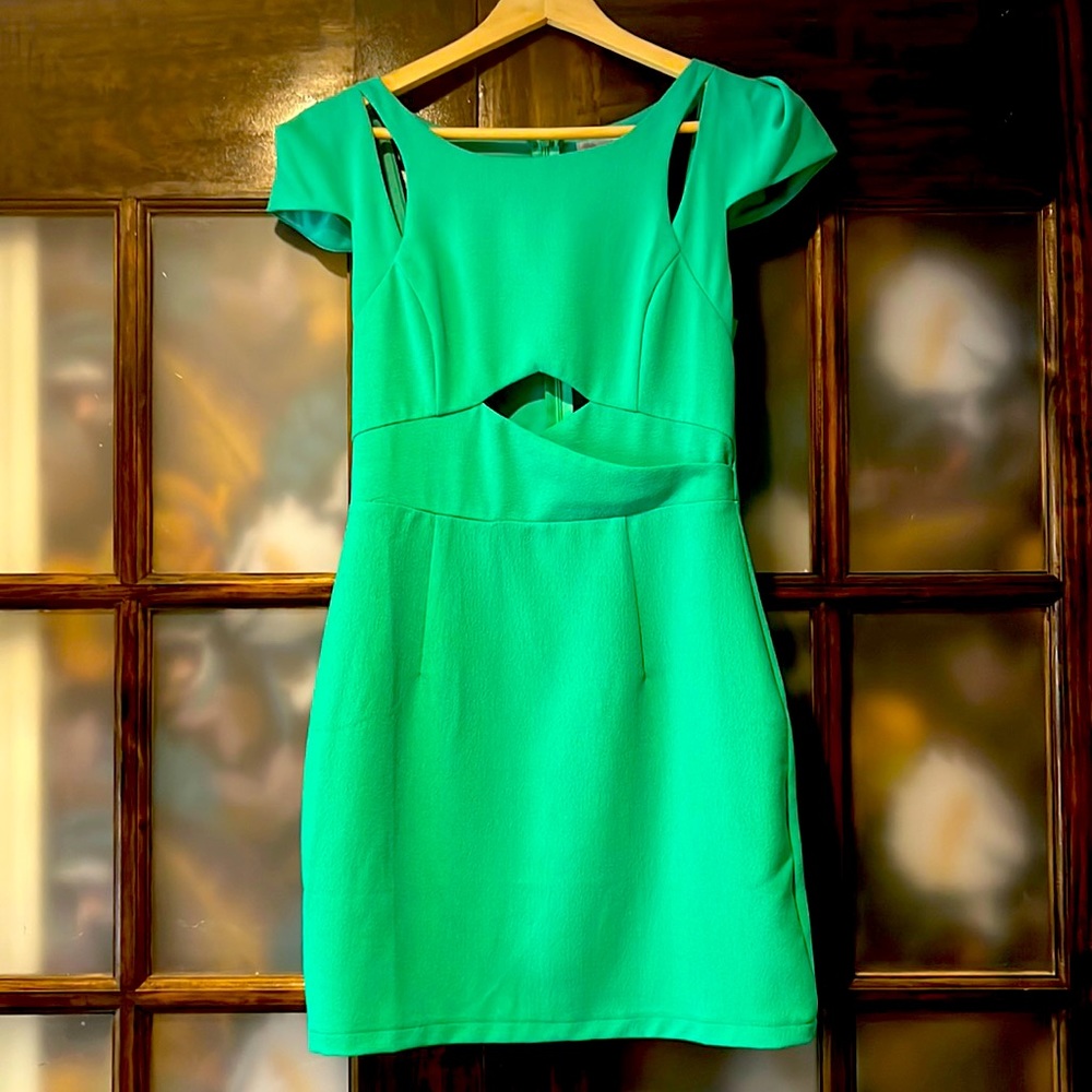 💚🍭green mini dress with cut outs and cap sleeves 🍭💚